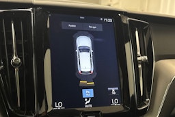 valkoinen Volvo XC60 2018 kuva 32.