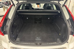 valkoinen Volvo XC60 2018 kuva 34.