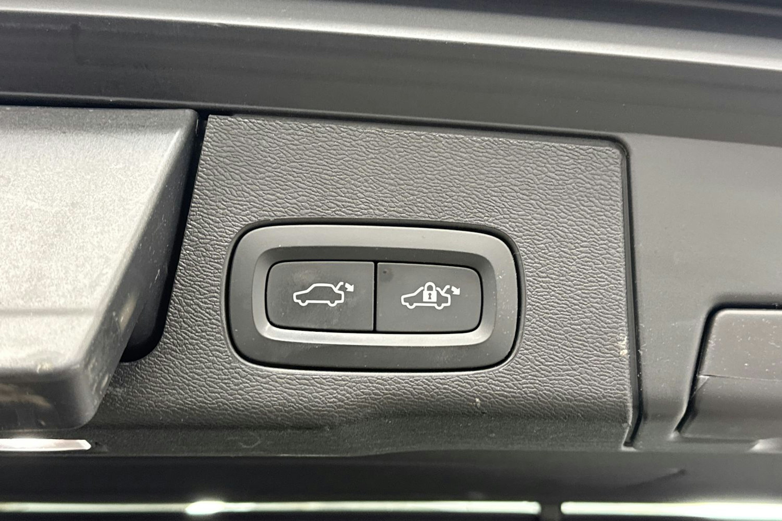 valkoinen Volvo XC60 2018 kuva 35.