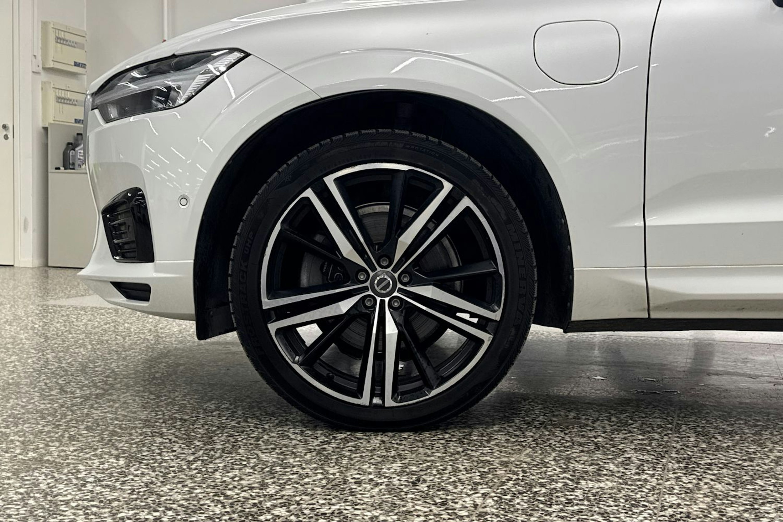 valkoinen Volvo XC60 2018 kuva 37.