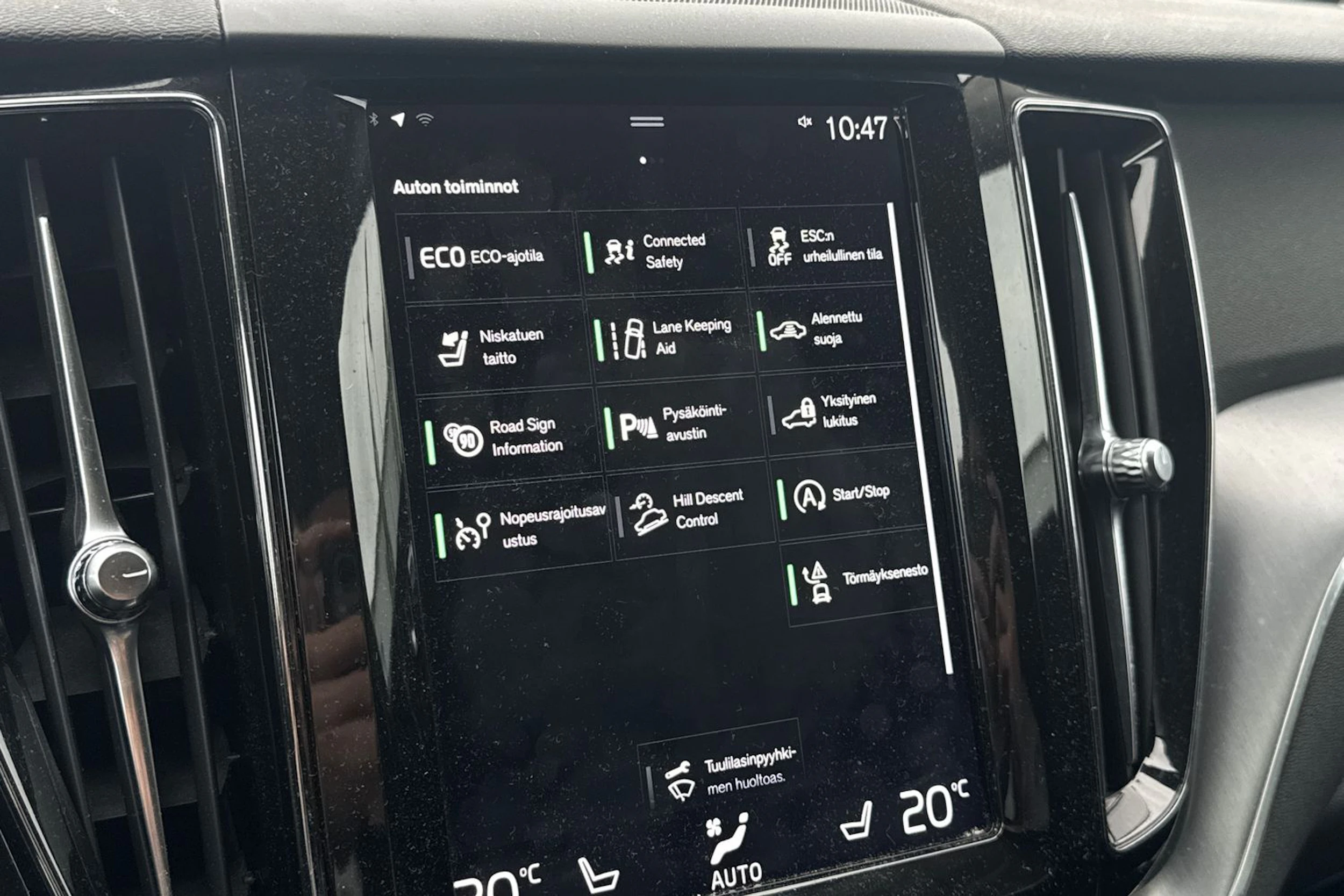 musta Volvo XC60 2019 kuva 5.