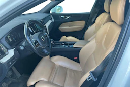 valkoinen Volvo XC60 2018 kuva 3.