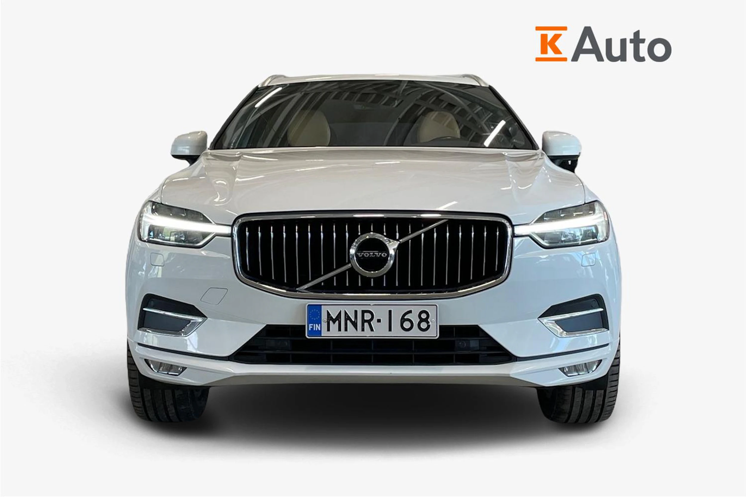 valkoinen Volvo XC60 2018 kuva 4.