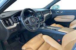 valkoinen Volvo XC60 2018 kuva 6.