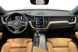 valkoinen Volvo XC60 2018 kuva 7.