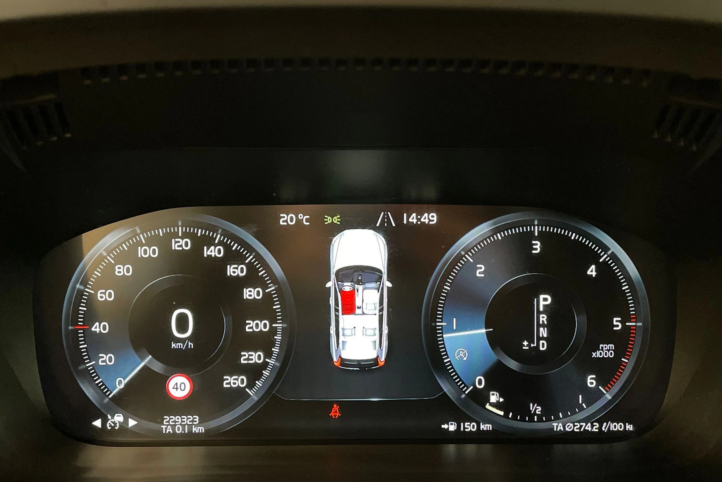 valkoinen Volvo XC60 2018 kuva 14.
