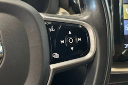 valkoinen Volvo XC60 2018 kuva 15.