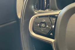 valkoinen Volvo XC60 2018 kuva 16.