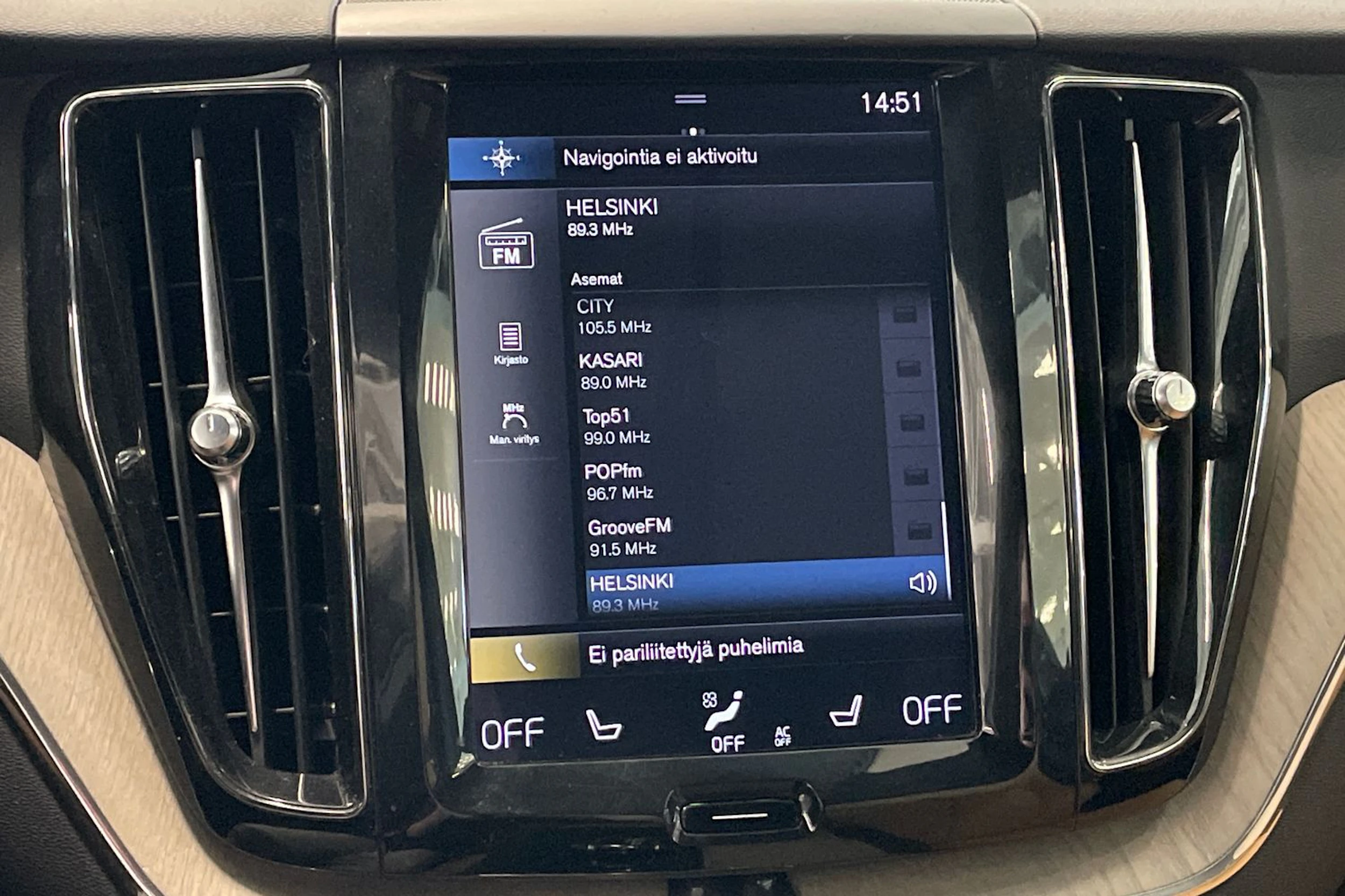 valkoinen Volvo XC60 2018 kuva 18.