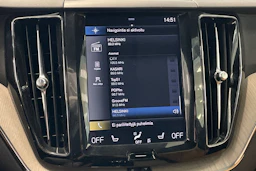 valkoinen Volvo XC60 2018 kuva 18.