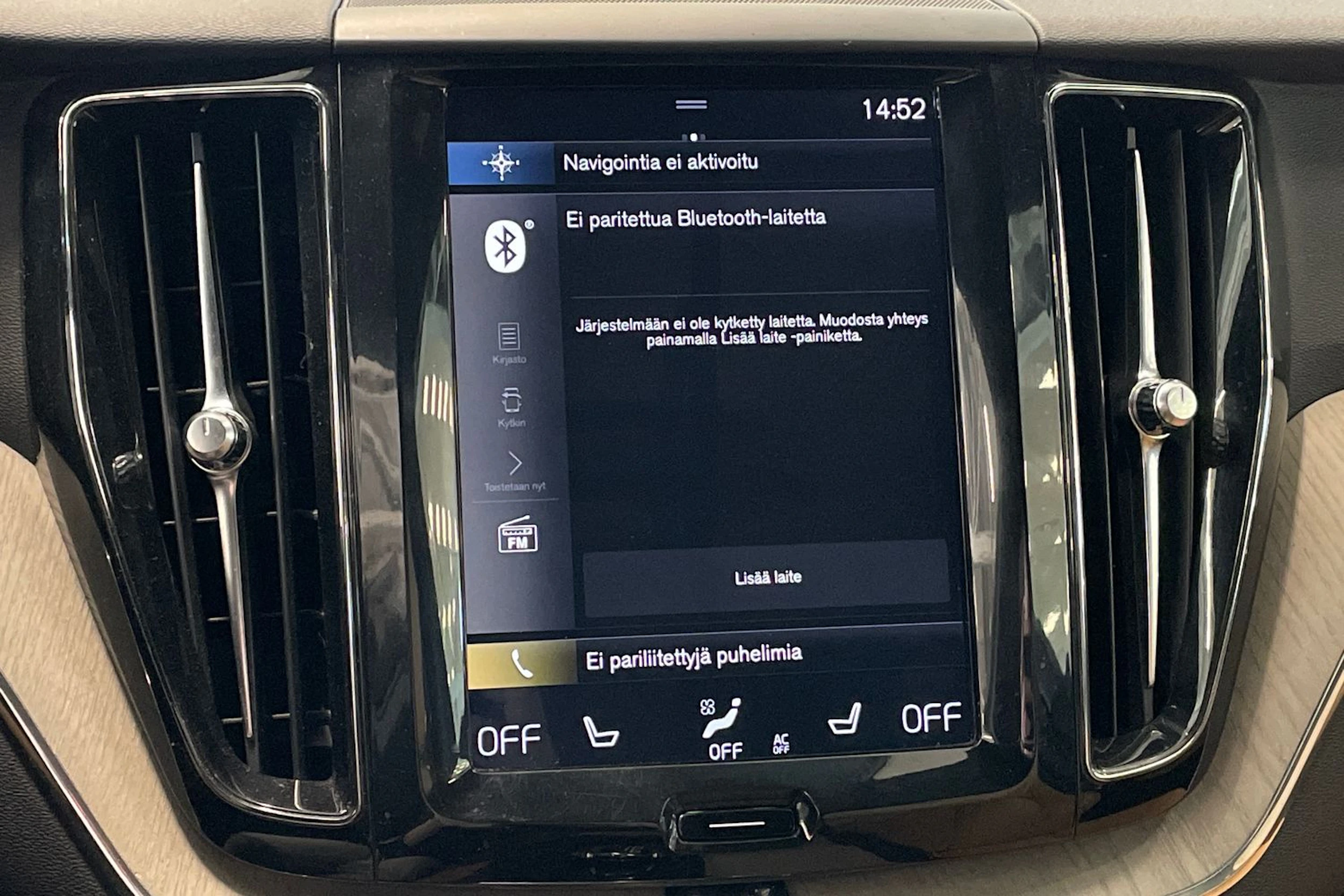 valkoinen Volvo XC60 2018 kuva 20.