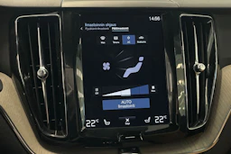 valkoinen Volvo XC60 2018 kuva 23.