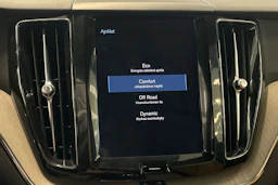 valkoinen Volvo XC60 2018 kuva 24.