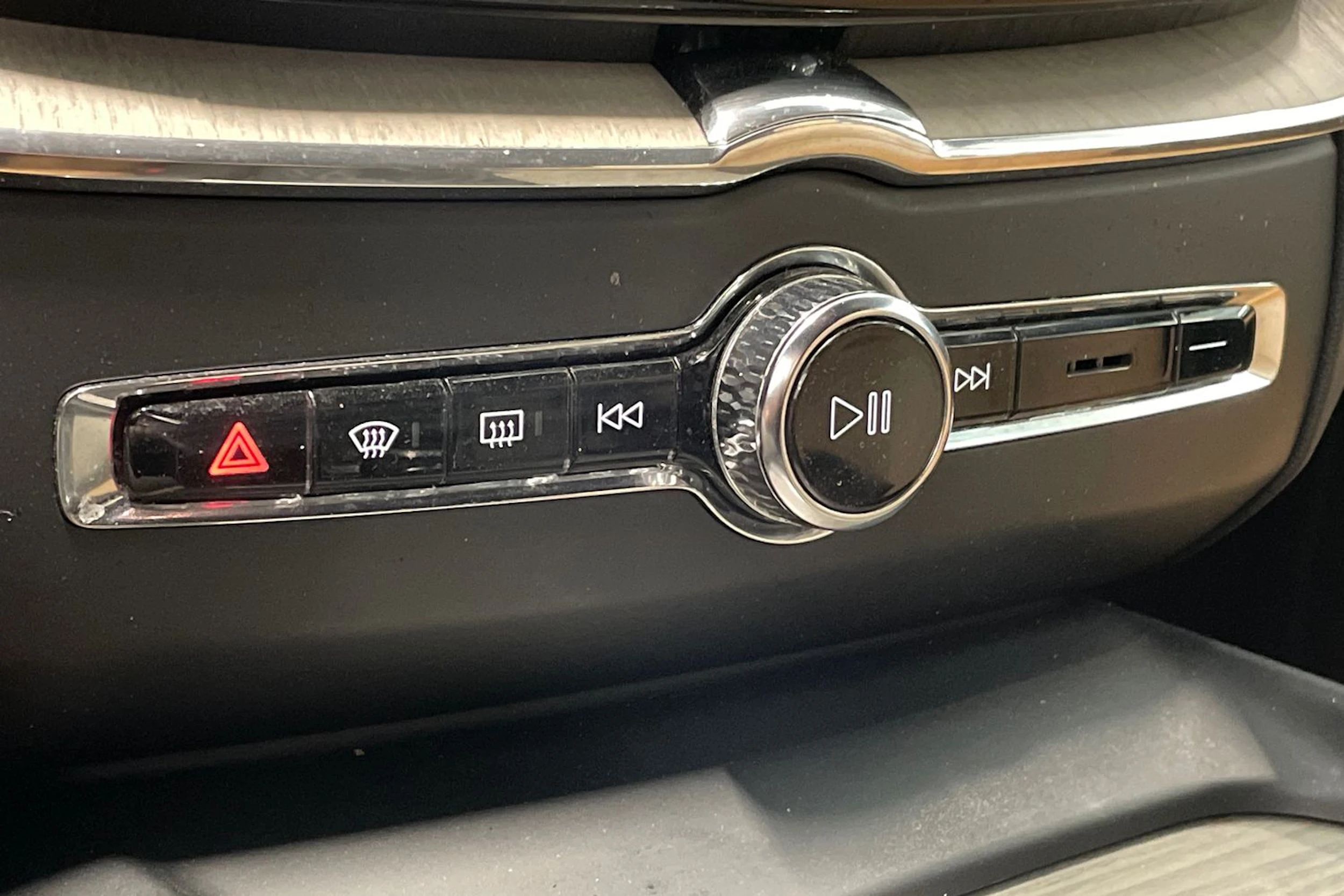 valkoinen Volvo XC60 2018 kuva 25.