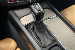 valkoinen Volvo XC60 2018 kuva 26.