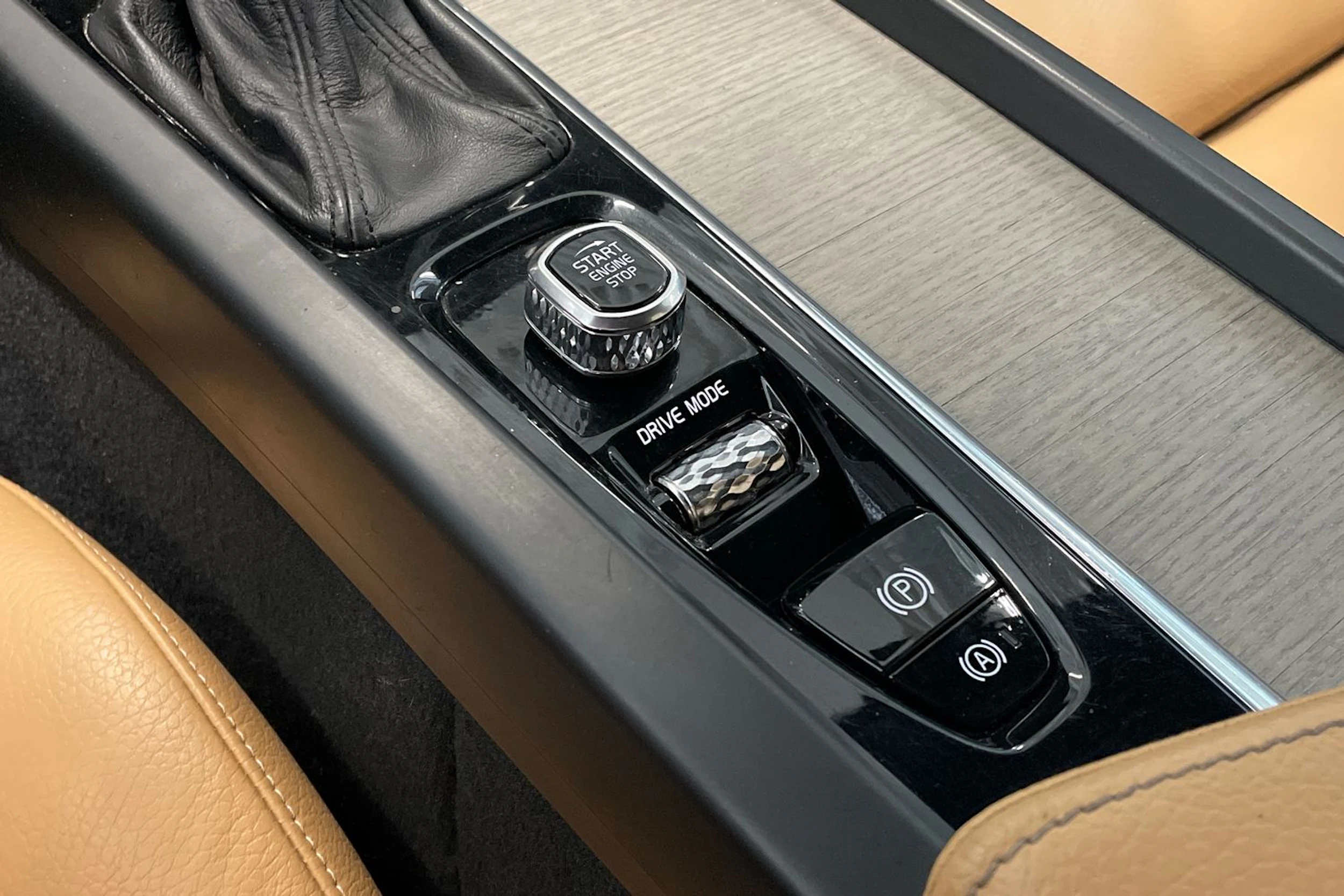valkoinen Volvo XC60 2018 kuva 27.