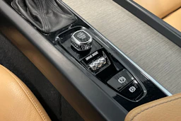 valkoinen Volvo XC60 2018 kuva 27.