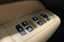 valkoinen Volvo XC60 2018 kuva 28.
