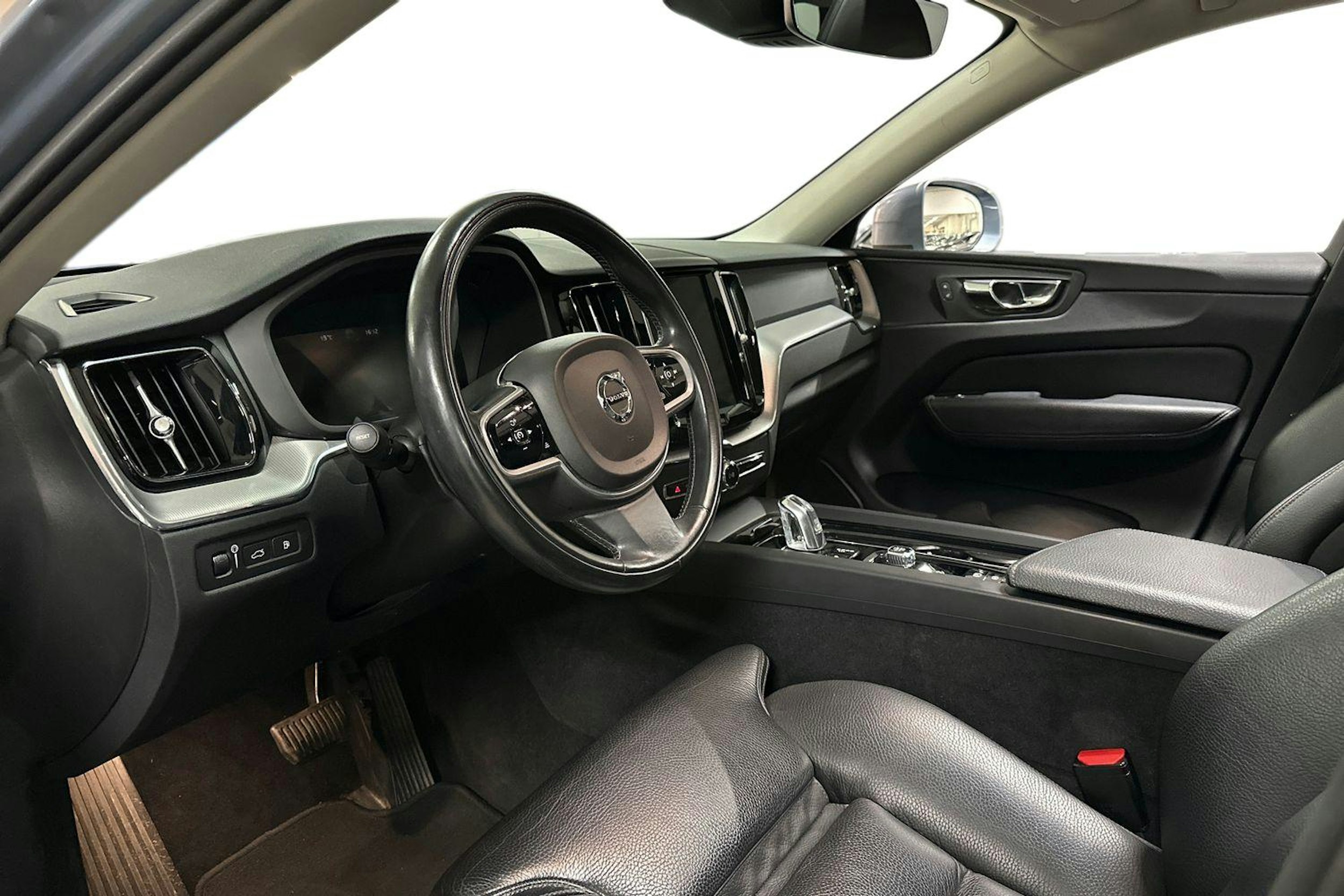 Sininen Volvo XC60 2018 kuva 3.