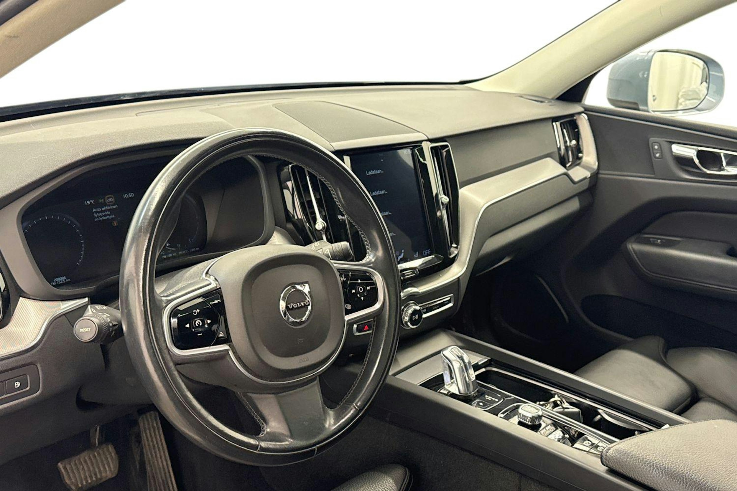 Sininen Volvo XC60 2018 kuva 7.