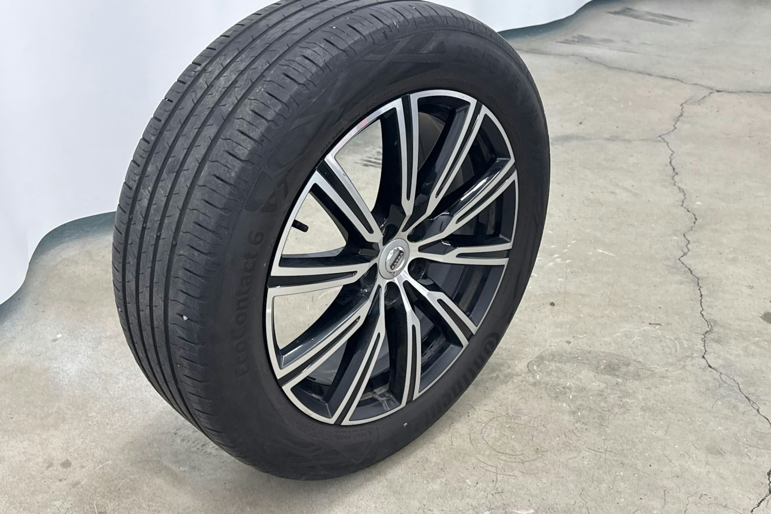 Sininen Volvo XC60 2018 kuva 13.