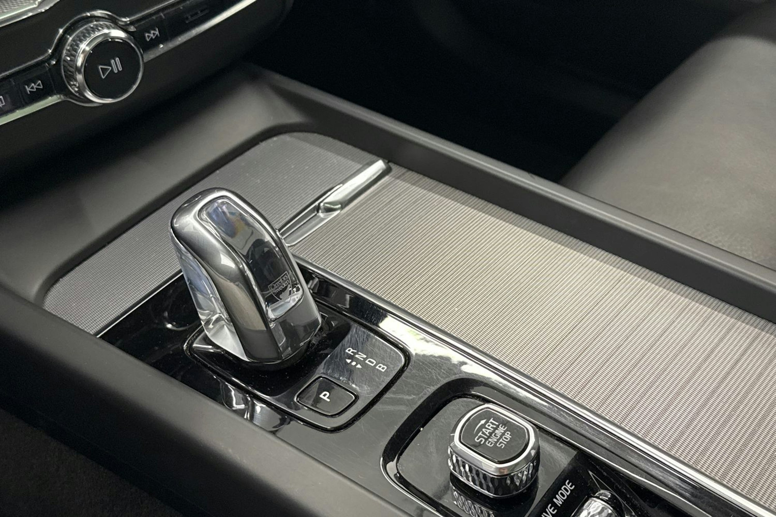 Sininen Volvo XC60 2018 kuva 20.