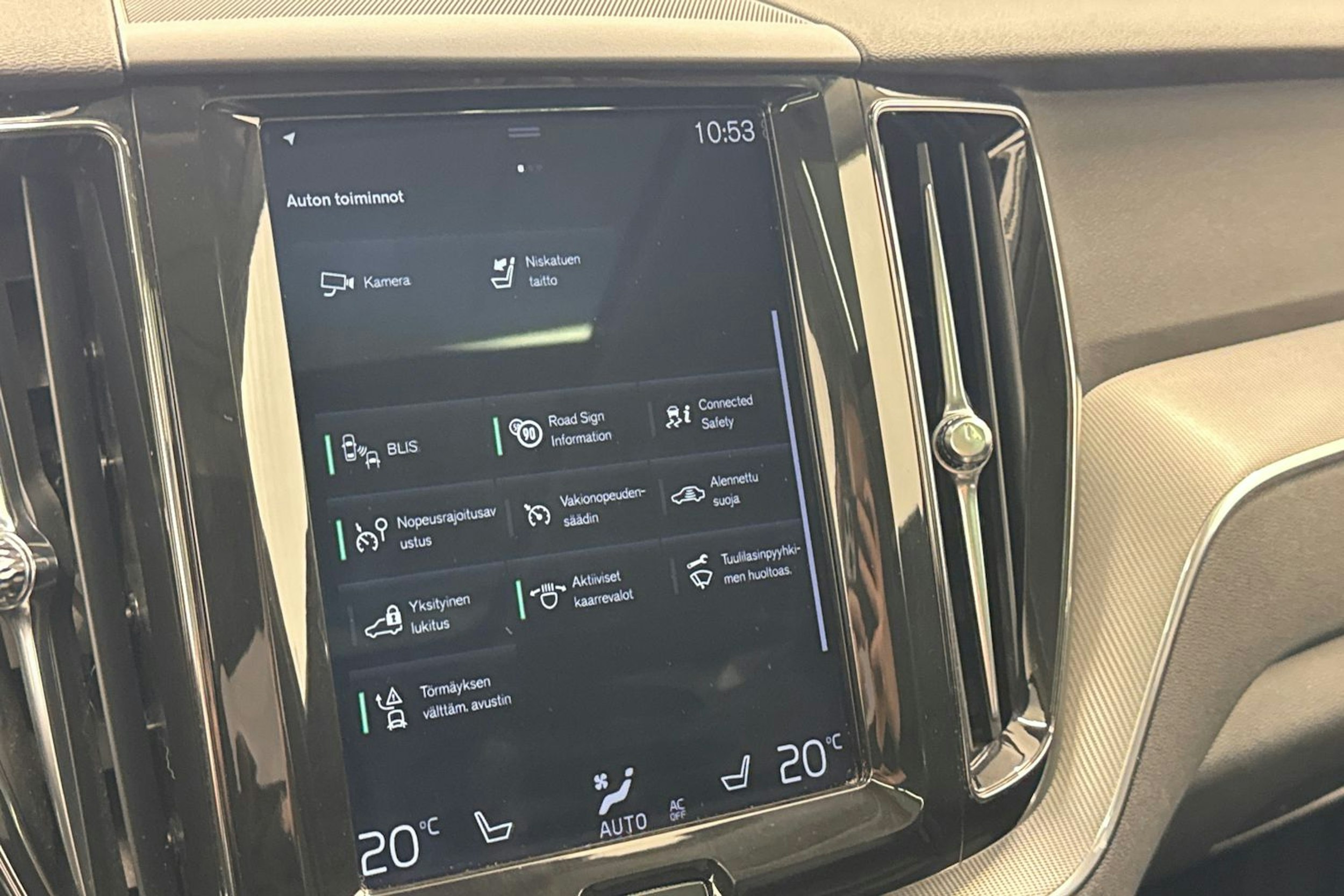 Sininen Volvo XC60 2018 kuva 23.