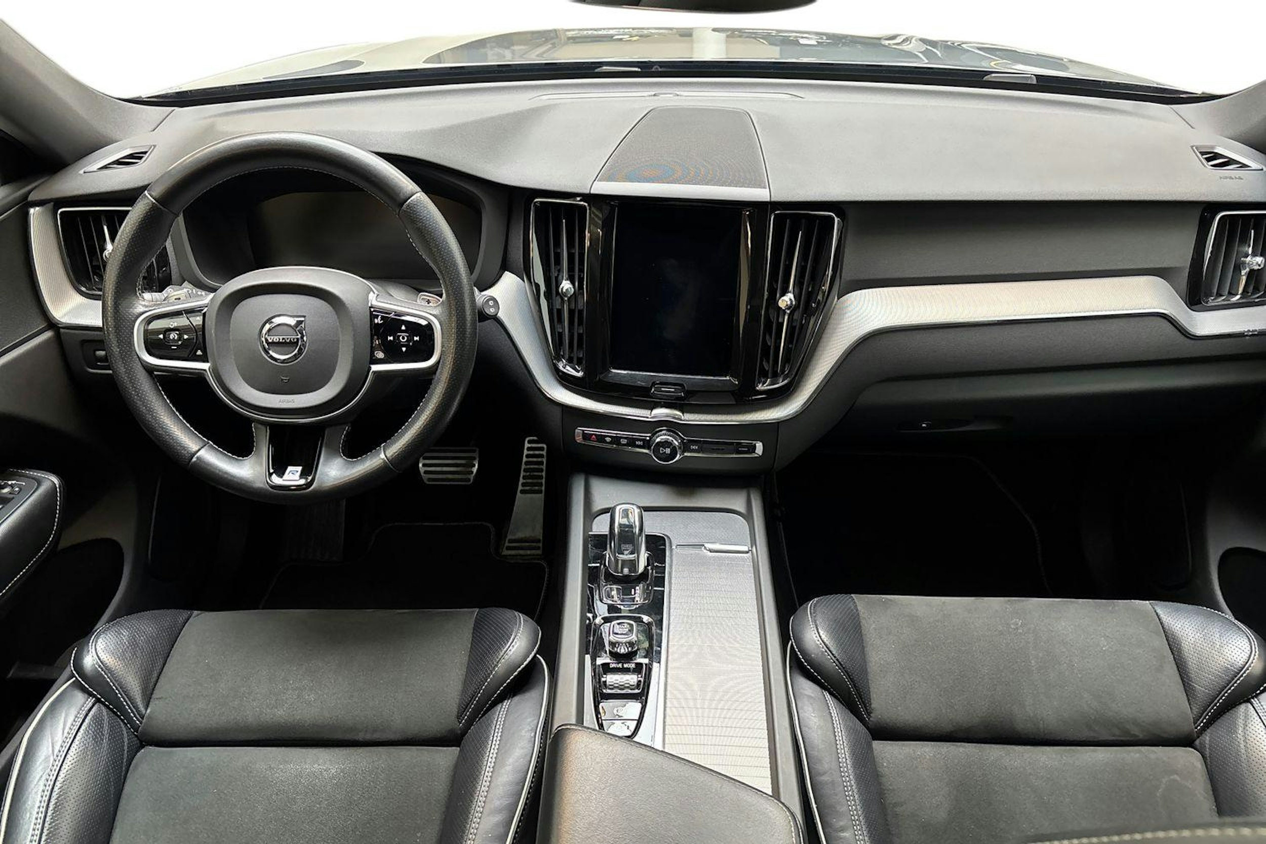harmaa Volvo XC60 2018 kuva 9.