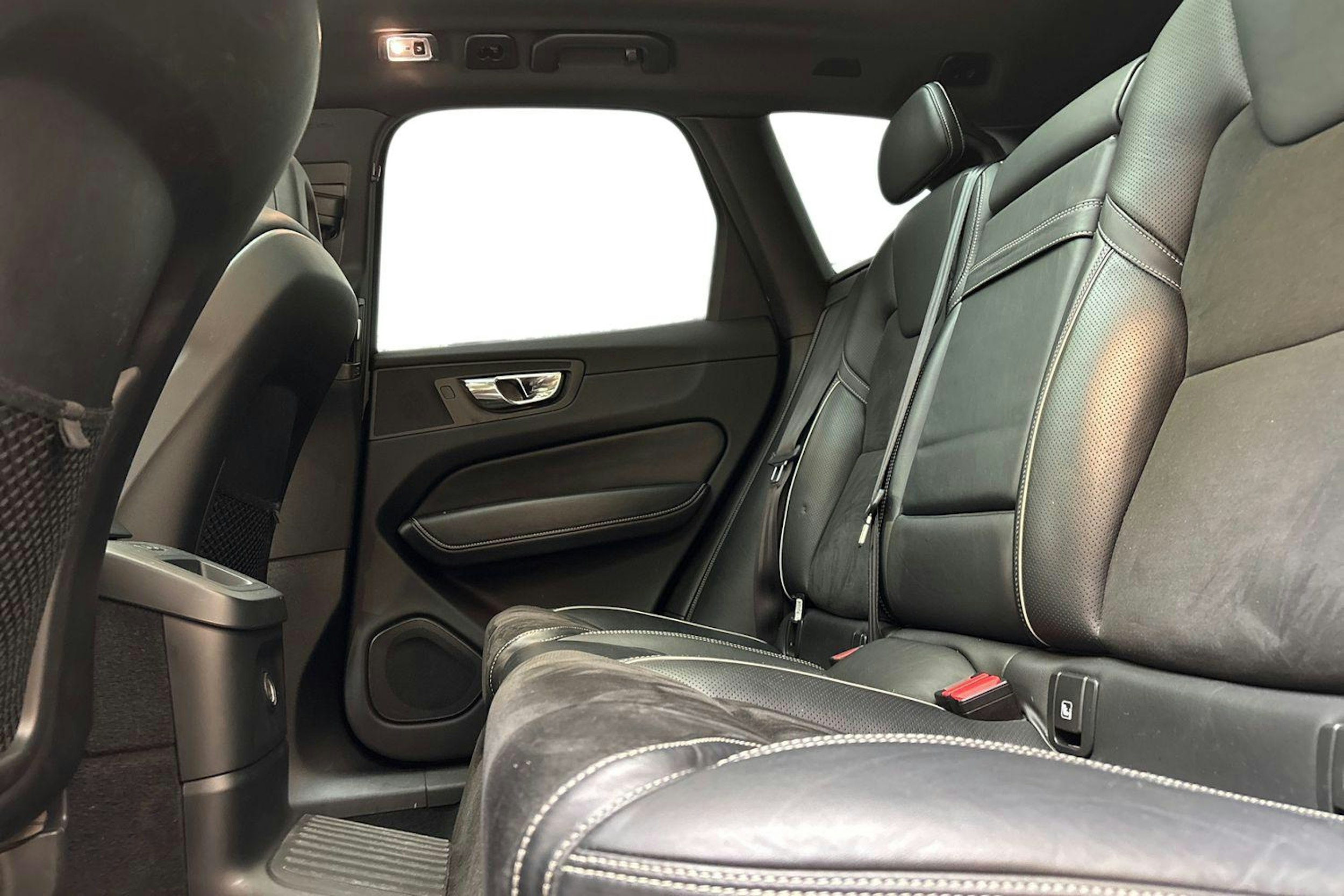 harmaa Volvo XC60 2018 kuva 10.