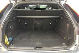 harmaa Volvo XC60 2018 kuva 14.
