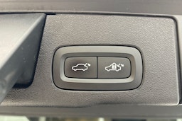 harmaa Volvo XC60 2018 kuva 17.