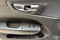harmaa Volvo XC60 2018 kuva 21.