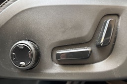 harmaa Volvo XC60 2018 kuva 22.