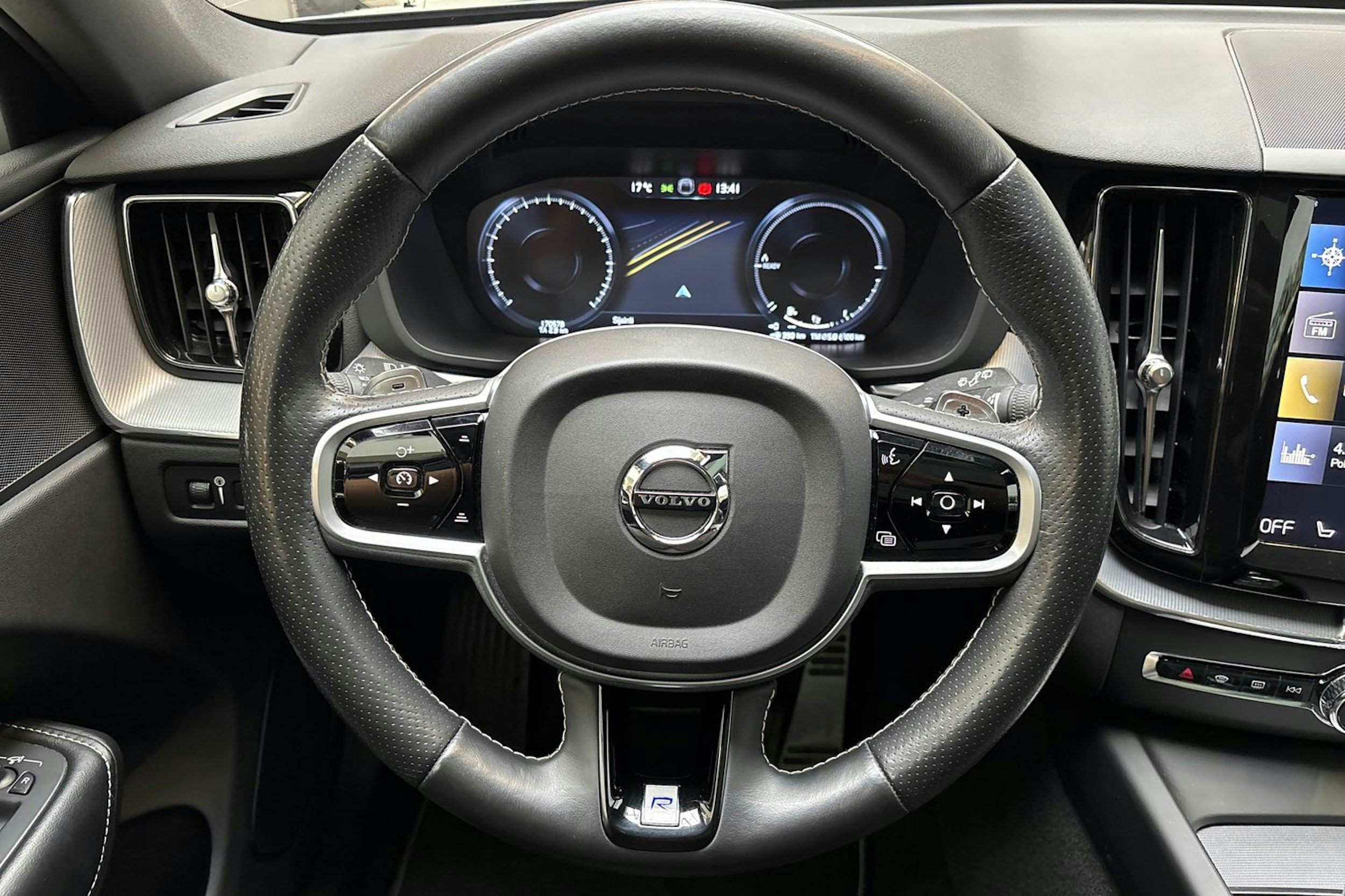 harmaa Volvo XC60 2018 kuva 23.