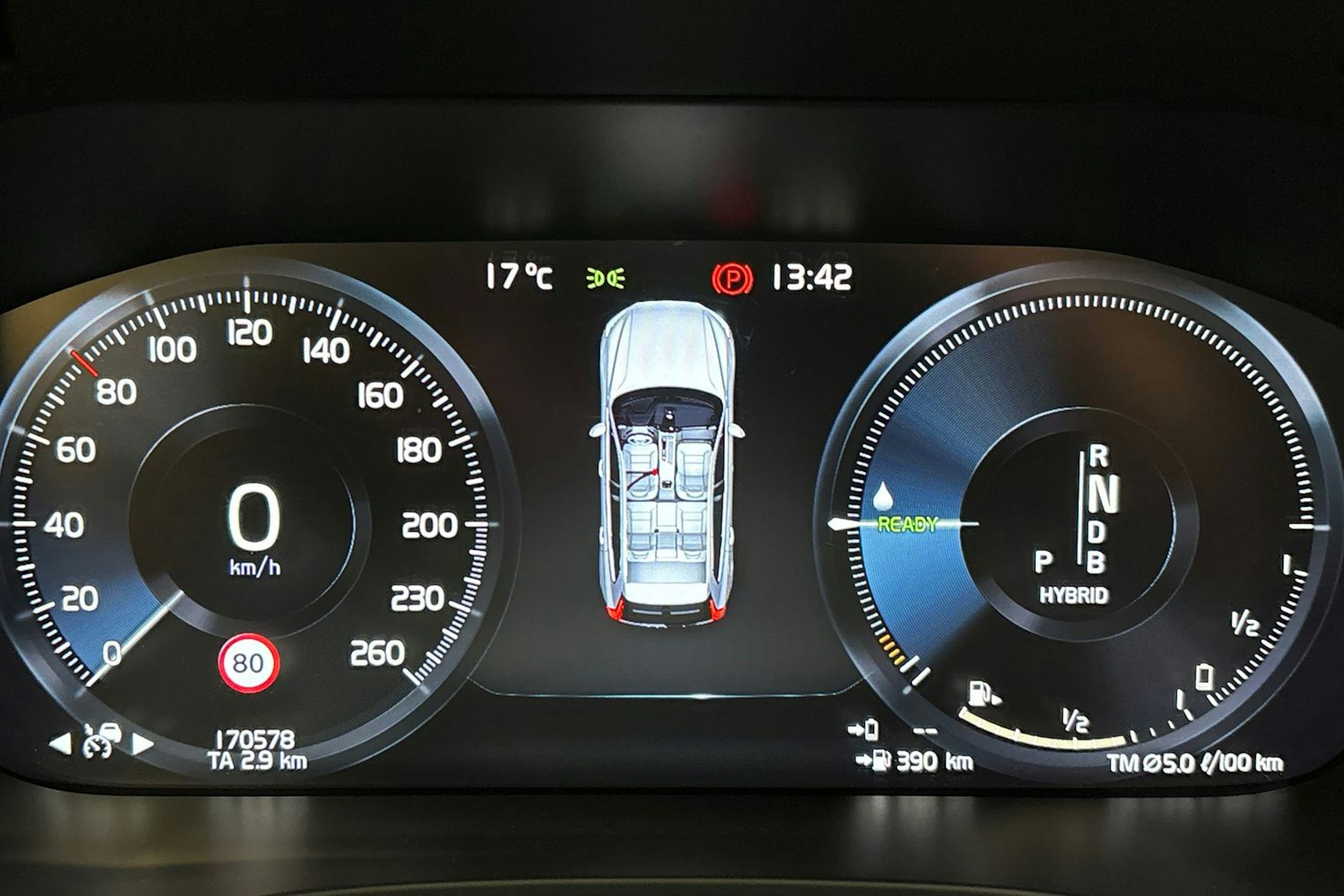 harmaa Volvo XC60 2018 kuva 24.