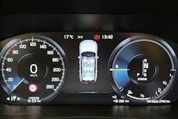 harmaa Volvo XC60 2018 kuva 24.