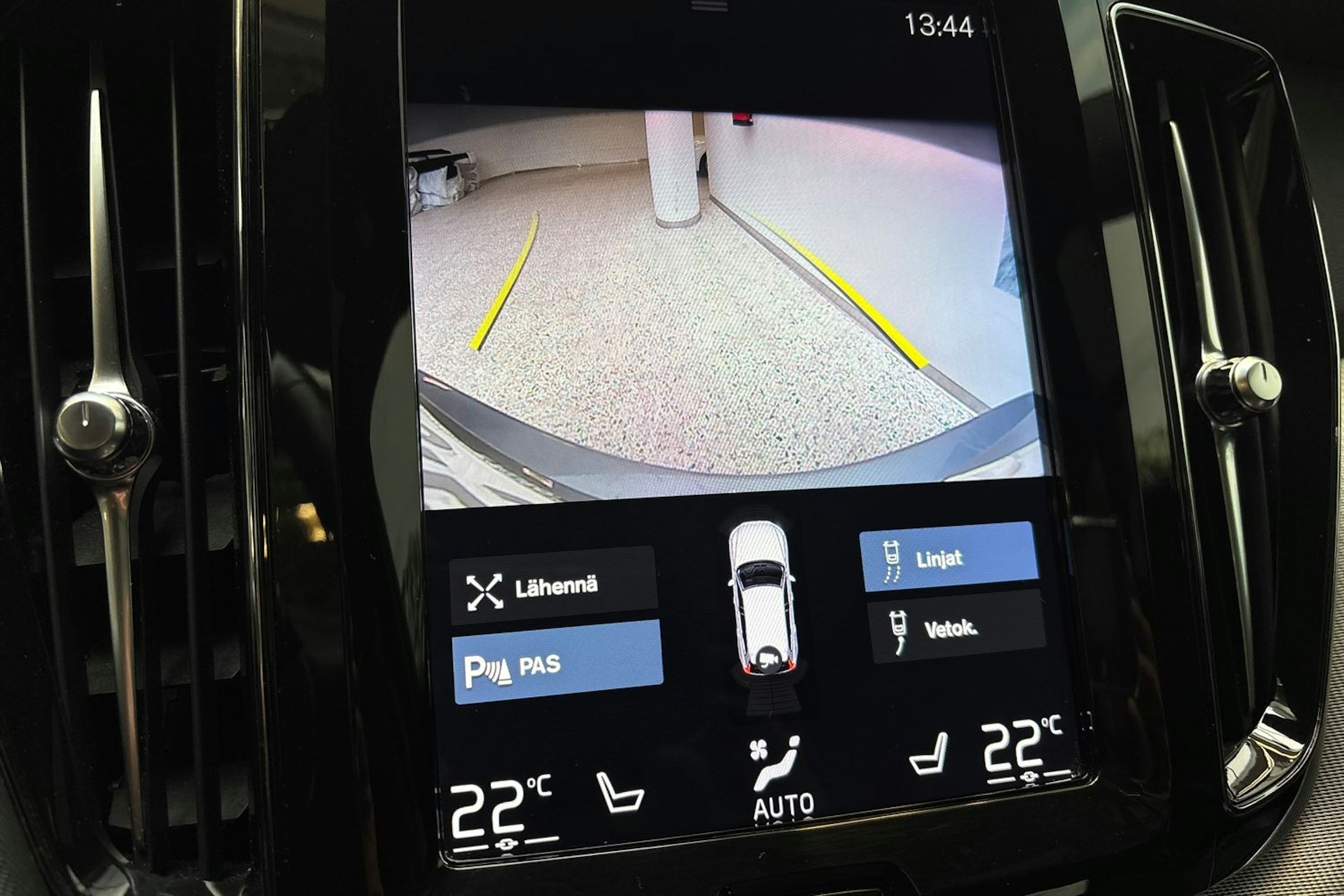 harmaa Volvo XC60 2018 kuva 28.
