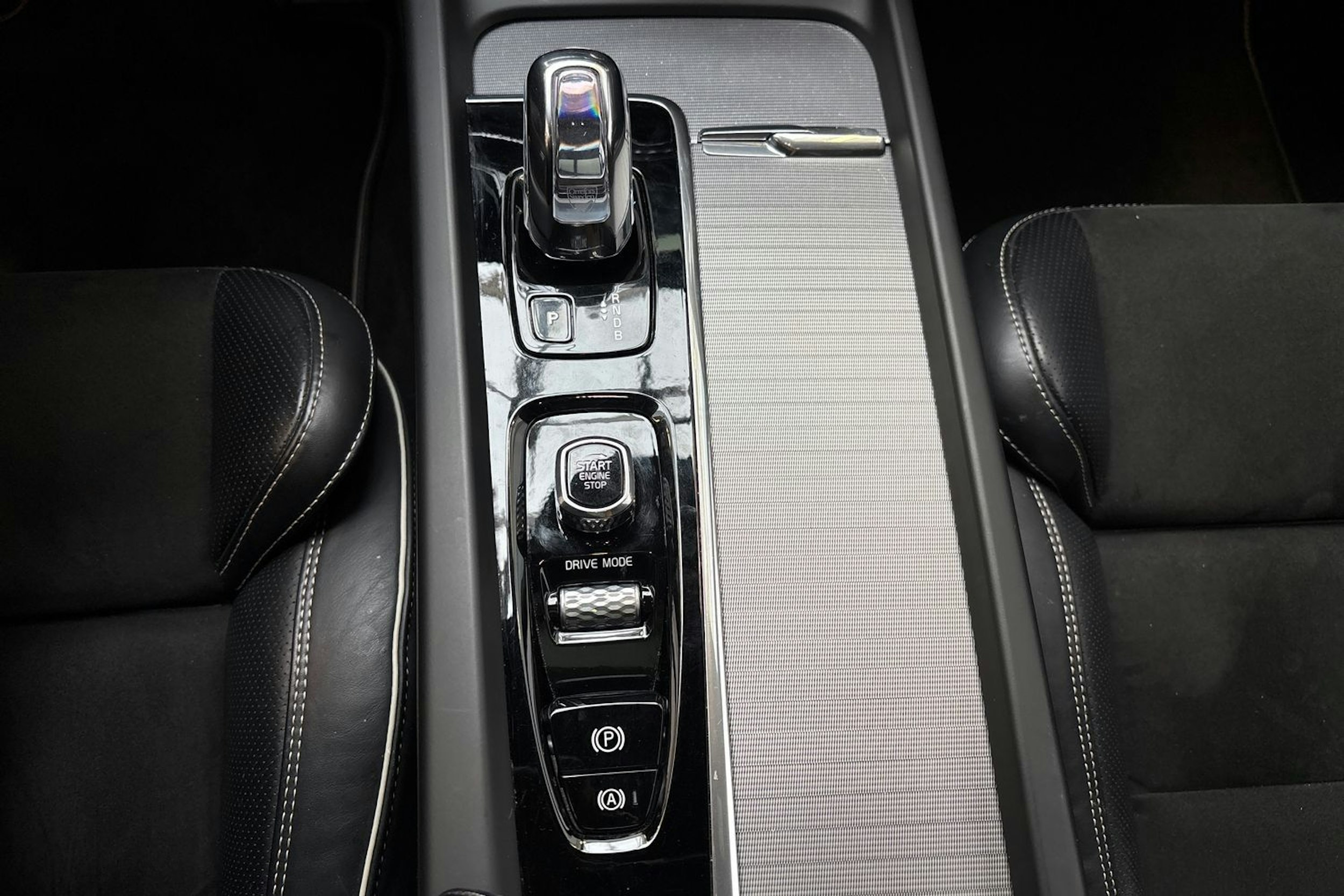 harmaa Volvo XC60 2018 kuva 30.