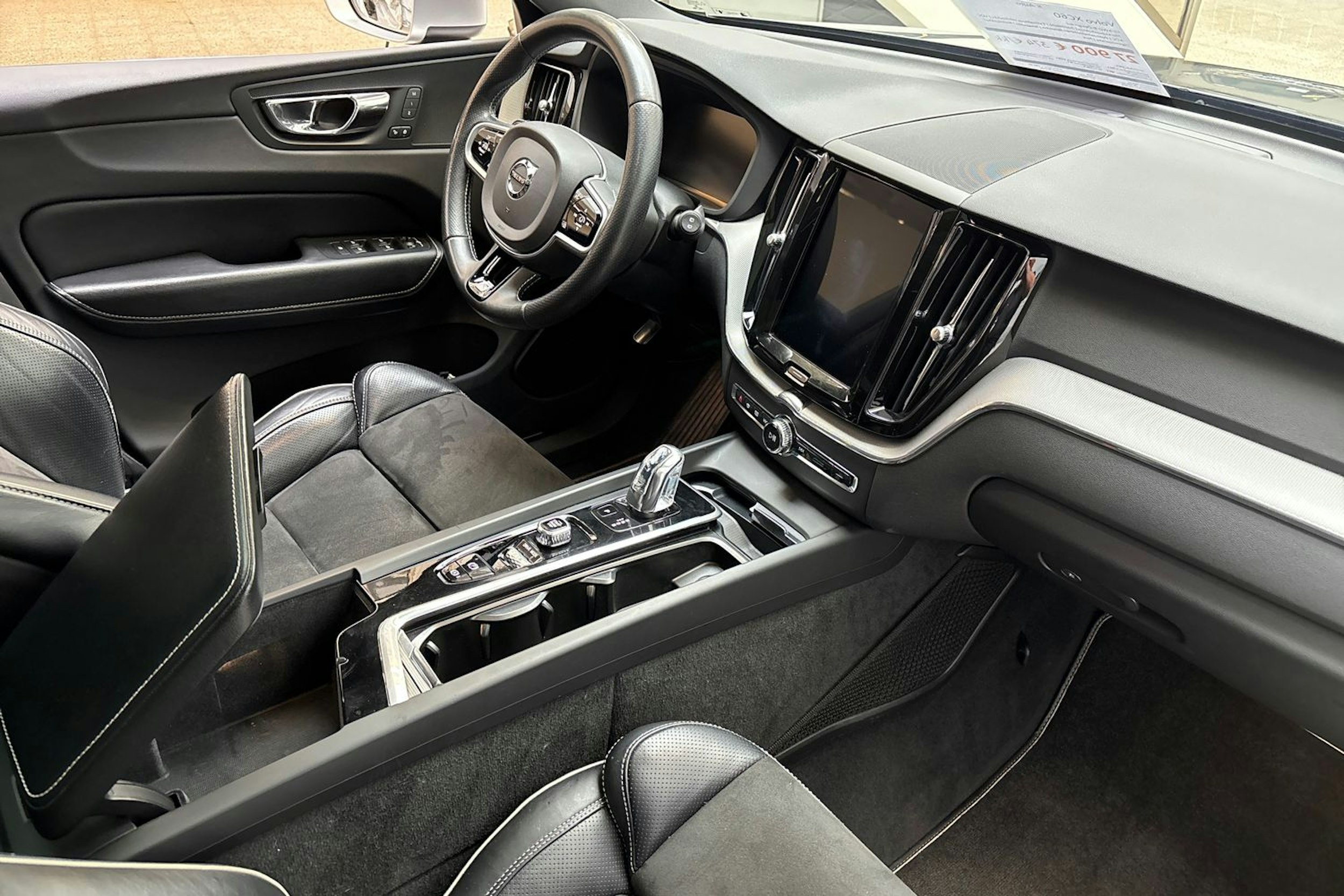 harmaa Volvo XC60 2018 kuva 31.