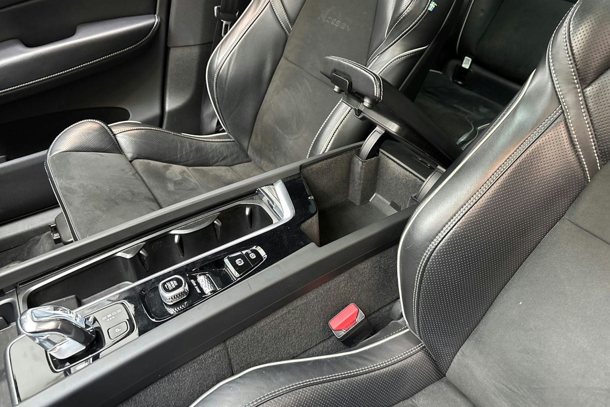 harmaa Volvo XC60 2018 kuva 32.
