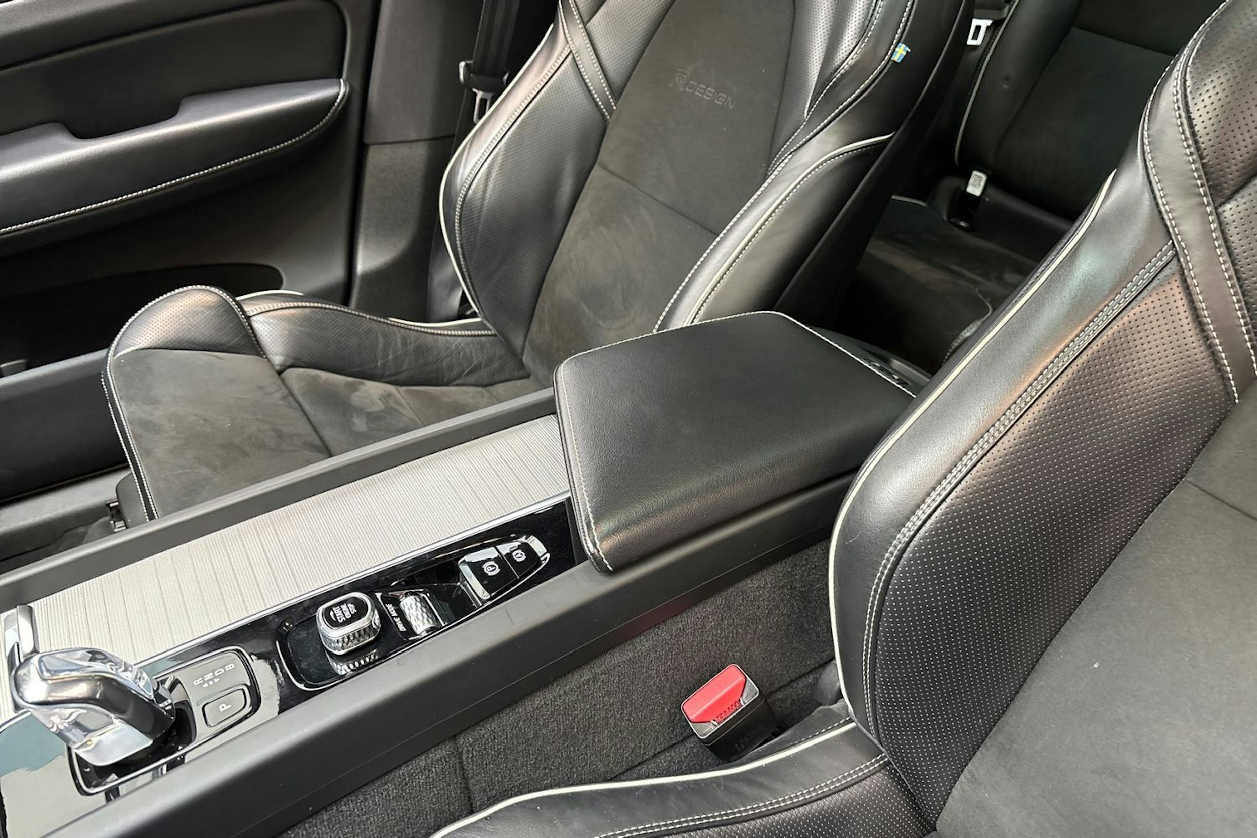 harmaa Volvo XC60 2018 kuva 33.