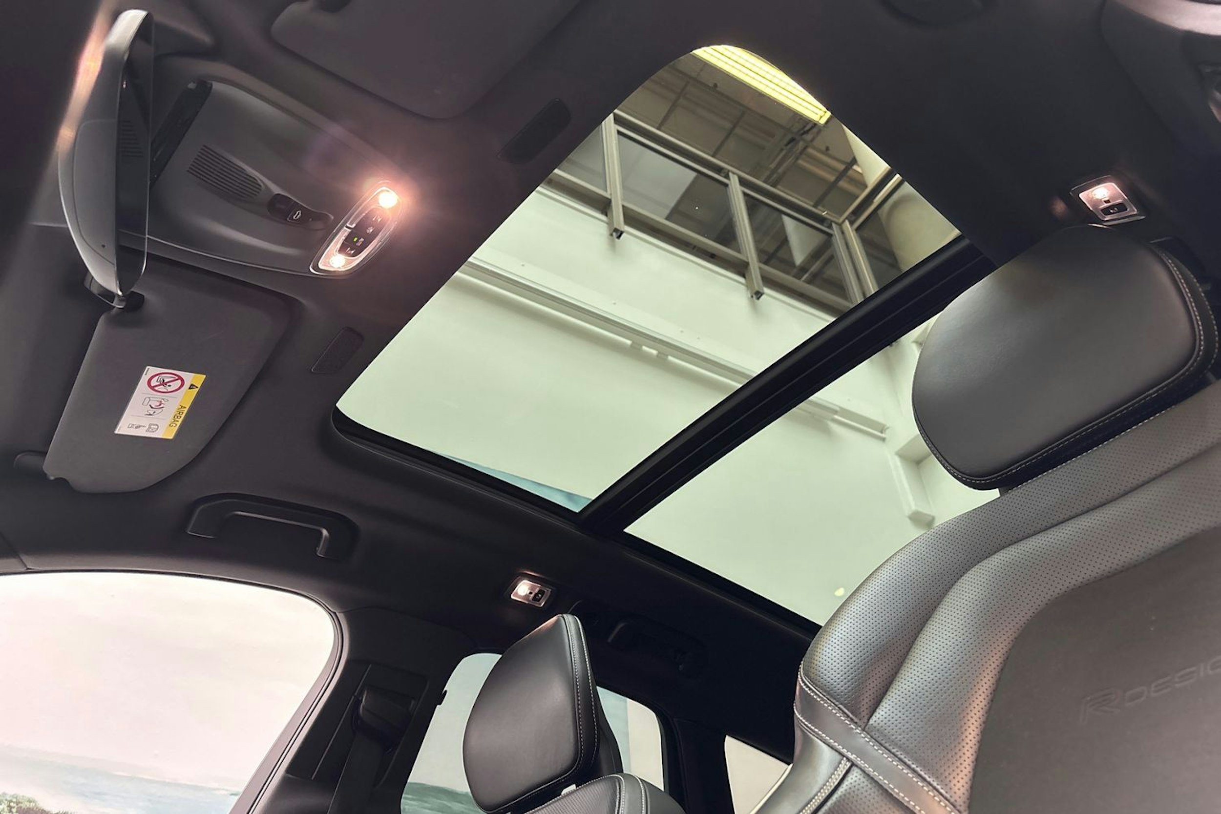 harmaa Volvo XC60 2018 kuva 34.