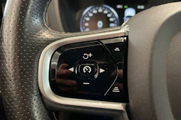 valkoinen Volvo XC60 2018 kuva 16.