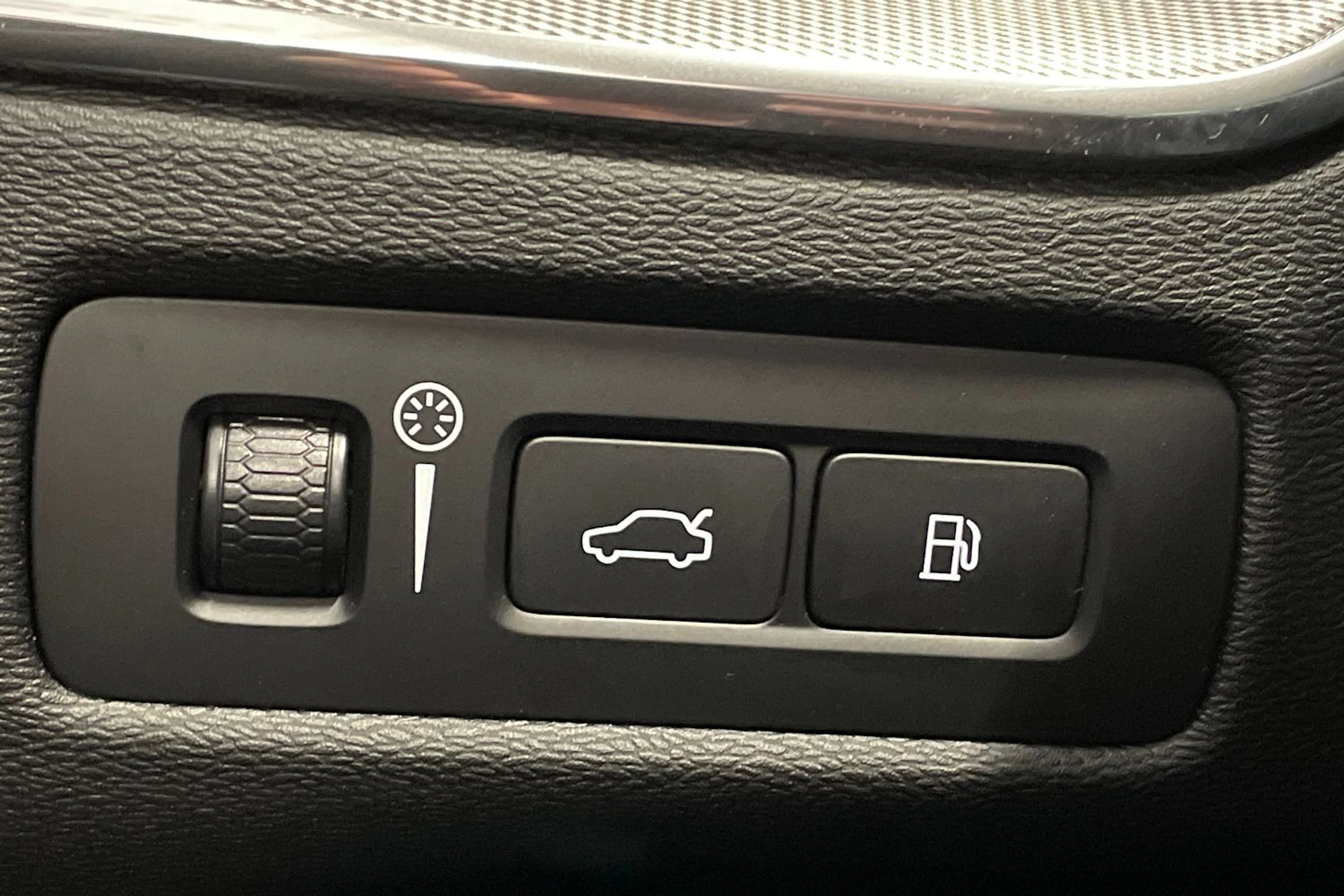 valkoinen Volvo XC60 2018 kuva 18.