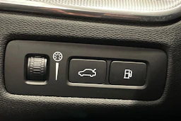 valkoinen Volvo XC60 2018 kuva 18.