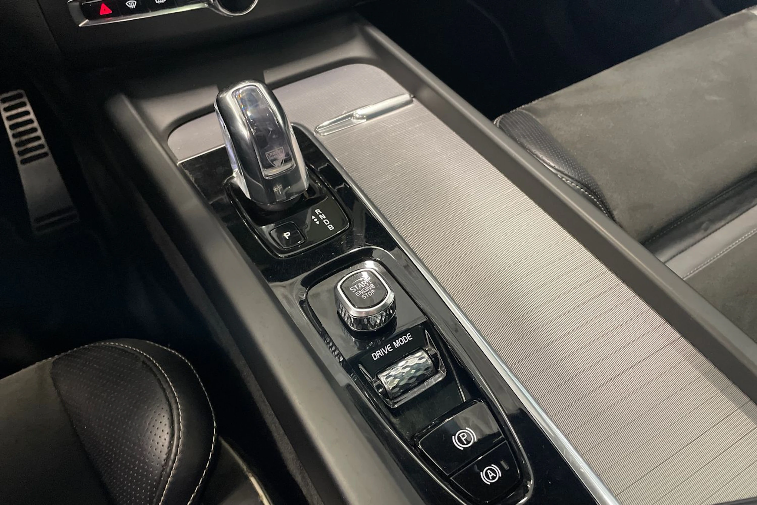 valkoinen Volvo XC60 2018 kuva 24.