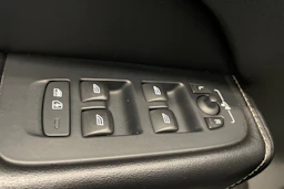valkoinen Volvo XC60 2018 kuva 26.