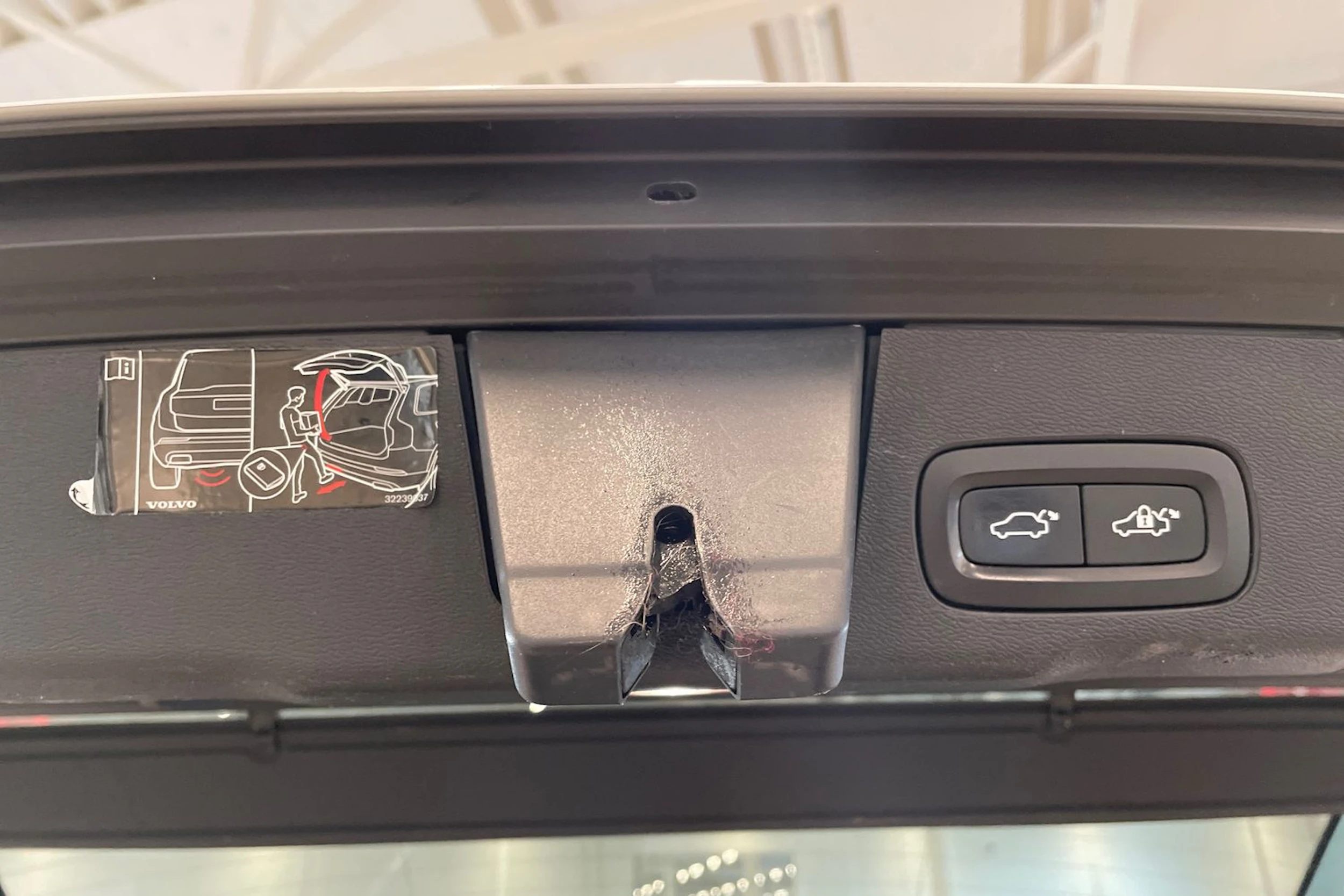 valkoinen Volvo XC60 2018 kuva 32.