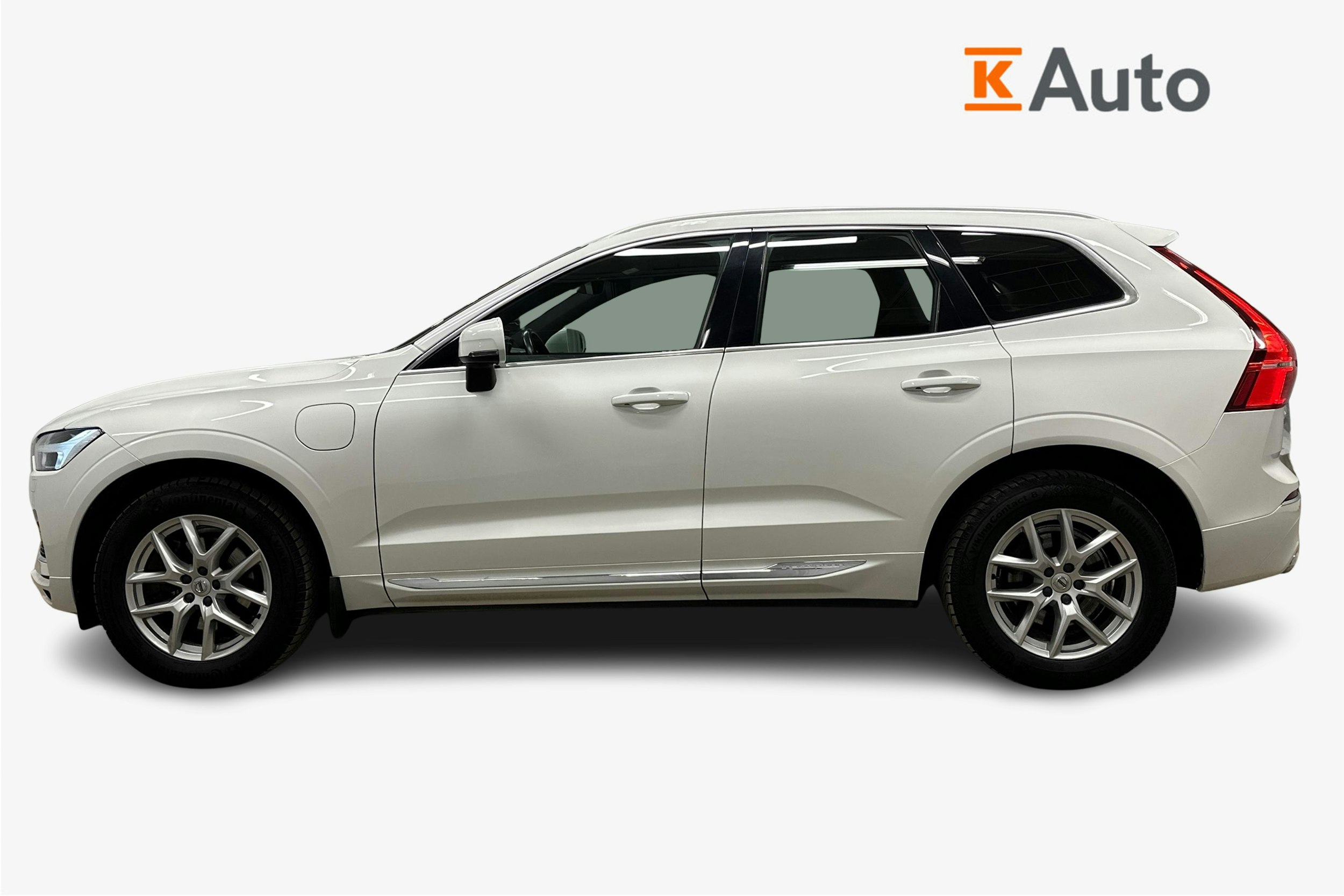 valkoinen Volvo XC60 2018 kuva 6.