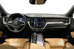 valkoinen Volvo XC60 2018 kuva 9.